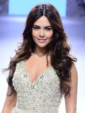 Esha Gupta hopes to learn comedy from Abhishek, John - News Nation